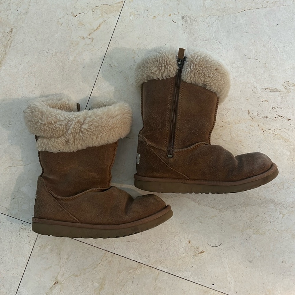 Ugg Plumdale genuine leather girls size 2 boots